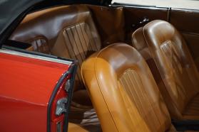 Alfa Romeo Giulia sprint GTC 1600 de 1965-sièges en cuir couleur camel.jpg