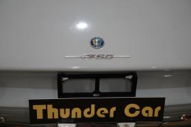 Alfa romeo GTV 1750 de 1970-détail logo coffre.JPG