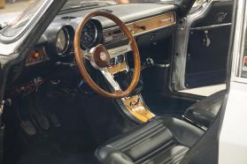 Alfa romeo GTV 1750 de 1970-tableau de bord élargi.JPG