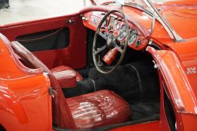 MG A 1500 de 1957-vue habitacle-conduite à droite.JPG