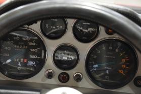 ferrari 308 GTS de 1979-Magnum-tableau de bord.JPG